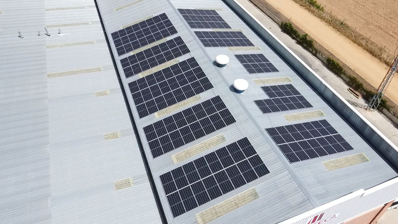 Instalación solar fotovoltaica para autoconsumo de 72 kWp en Valcabado (Zamora)