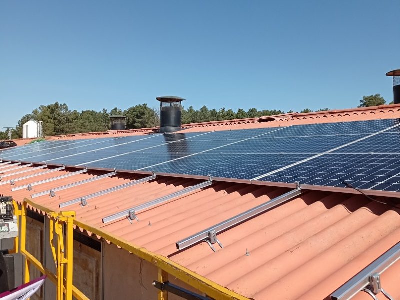 Instalación solar fotovoltaica de autoconsumo de 47.84 kWp en Aguilafuente (Segovia)
