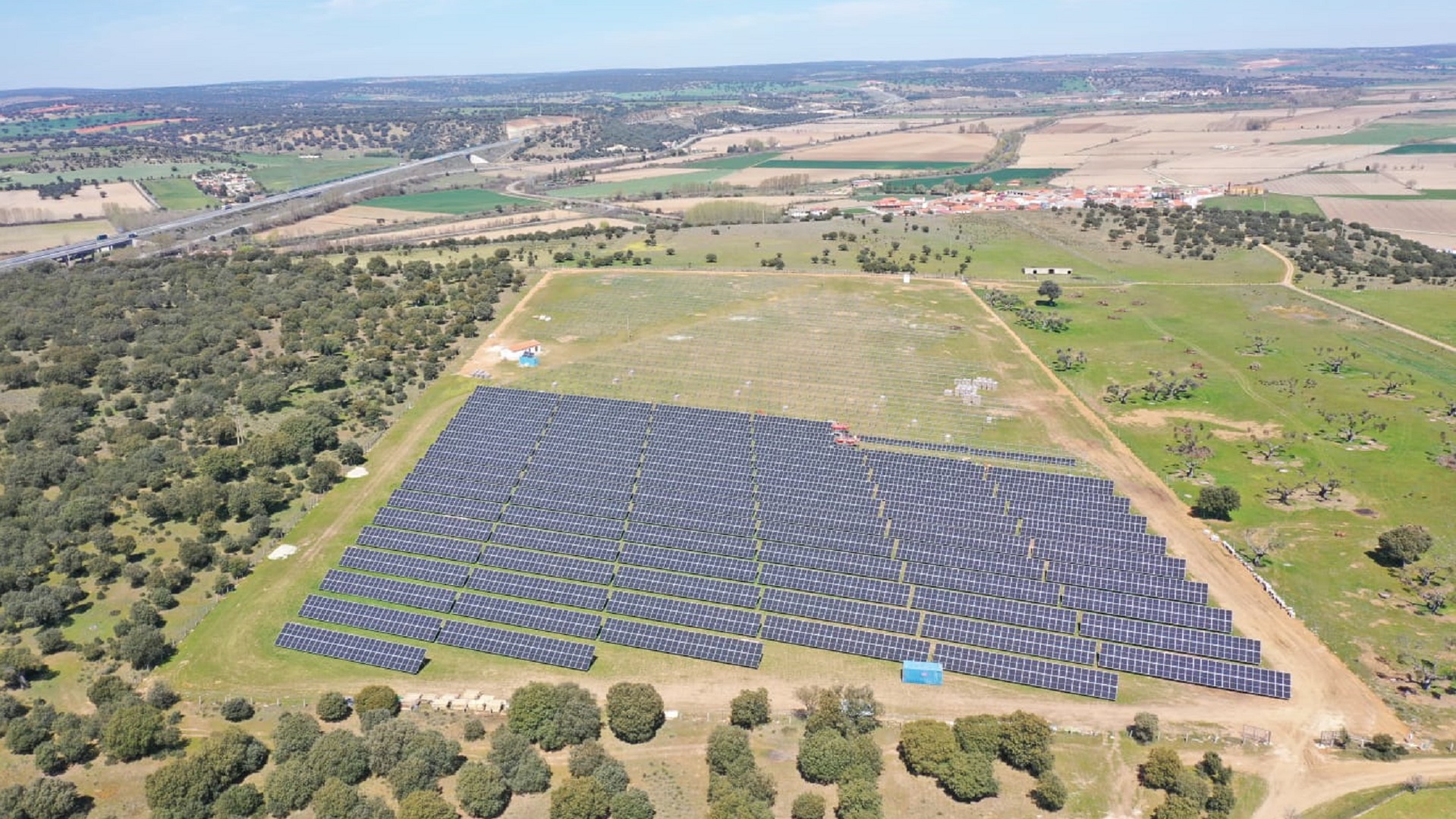 Instalación solar fotovoltaica de 3MWp de conexión a red en La Maya (Salamanca)